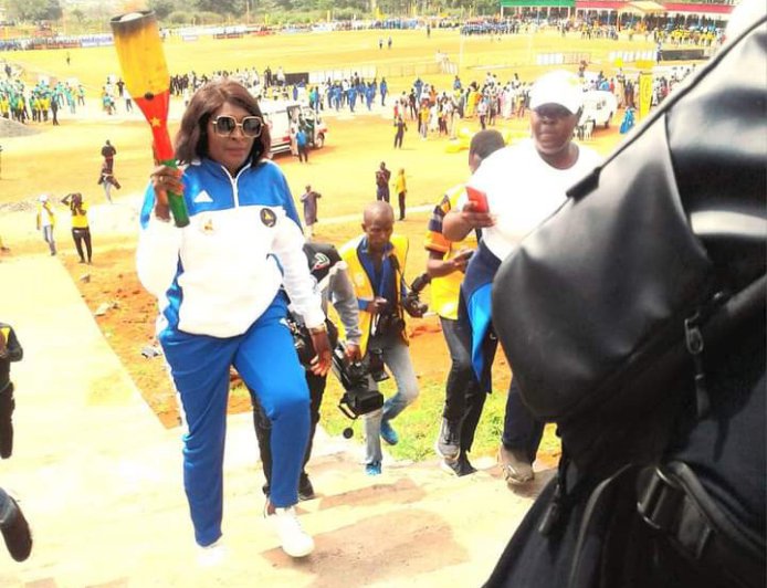 Jeux universitaires 2023 : Effervescence à NgaoundéréLe lancement officiel de la 23eme édition des Jeux Universitaires Ngaoundéré 2023, a tenu toutes ses promesses ce samedi 29 avril 2023, dans la région château d’eau du Cameroun. C’était en présence du ministre d’État, ministre de l’enseignement supérieur et du ministre des sports et de l’éducation physique.