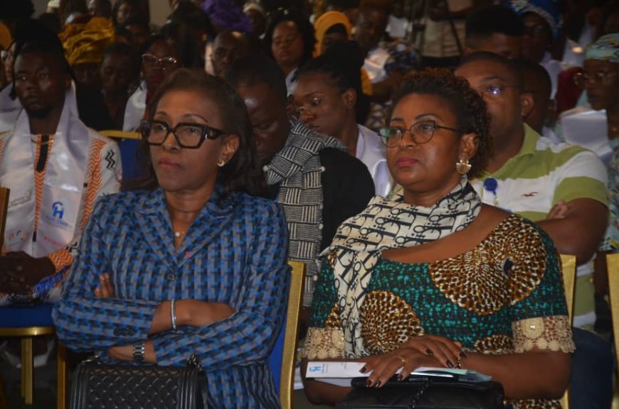 Formation numérique : 272 jeunes diplômés grâce au projet D-CLIC à Douala